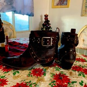 Ariat ankle boots, makes you feel so cute!